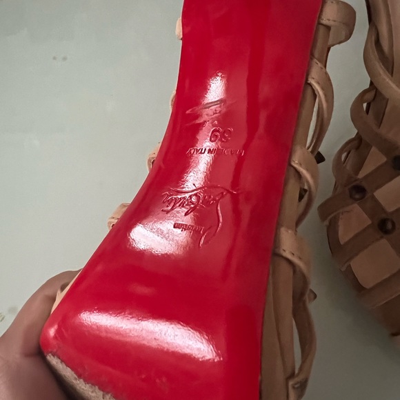 Super cute Christian Louboutin, high heels. - Picture 10 of 12